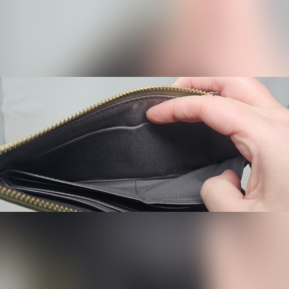 FOSSIL Zip Around Green Leather Clutch Wallet Wrist Strap - Picture 11 of 16